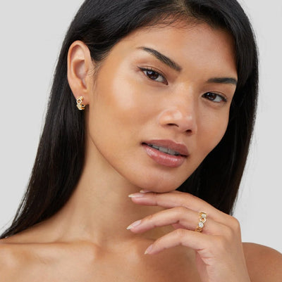 Mézsejt gyűrű aranyból és kristályból