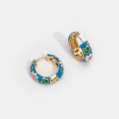 Arany színű virágos fülbevalók