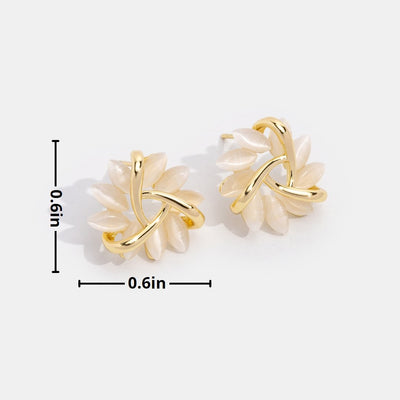 Arany fülbevalók opál szirmokkal